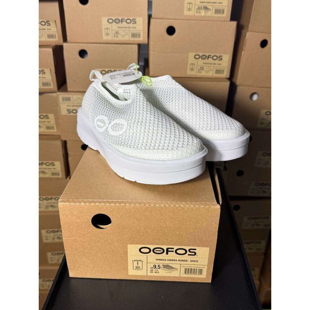 OOFOS OOmega Chukka Women’s White Recovery Shoes sz 9.5 5173 Comfort Slip-On